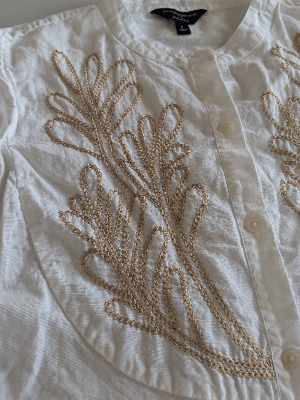 Banana Republic White Sleeveless Button-Down Top with Beige Embroidery - Picture 3 of 5